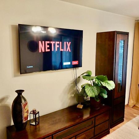 Yellow Apartment Airport Galeria Mokotow Netflix Warsawa Bagian luar foto