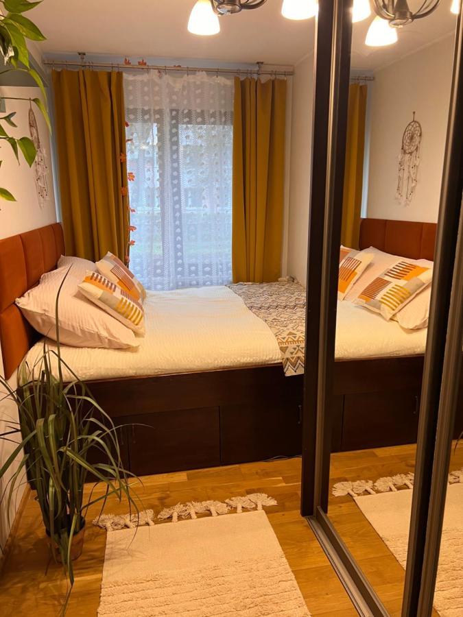 Yellow Apartment Airport Galeria Mokotow Netflix Warsawa Bagian luar foto