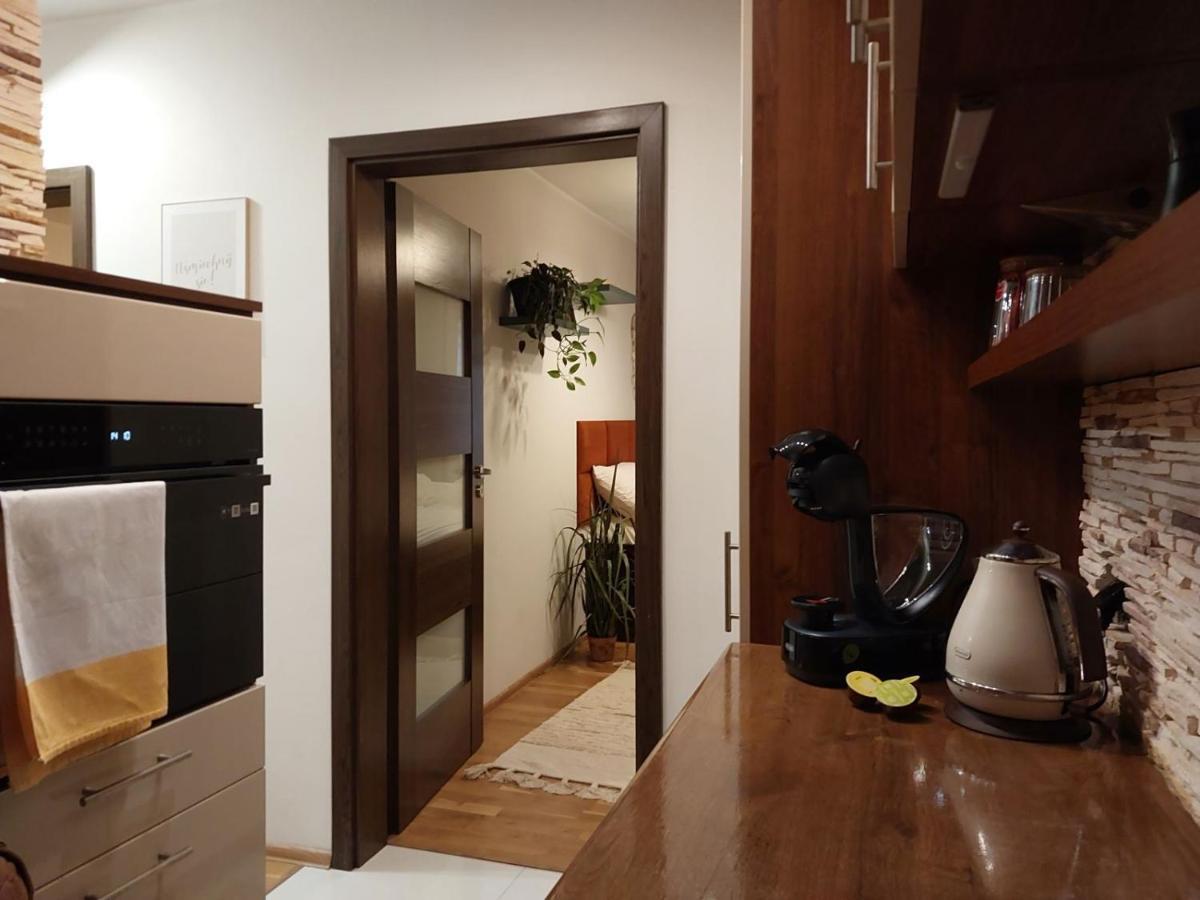 Yellow Apartment Airport Galeria Mokotow Netflix Warsawa Bagian luar foto