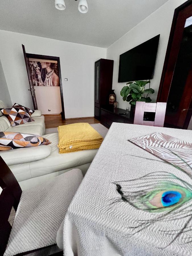Yellow Apartment Airport Galeria Mokotow Netflix Warsawa Bagian luar foto