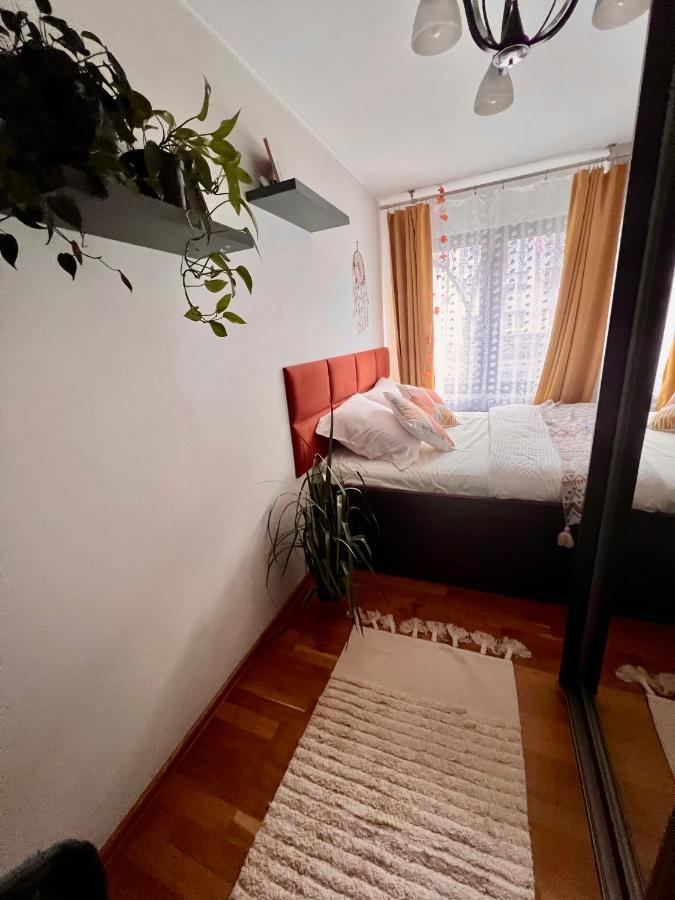 Yellow Apartment Airport Galeria Mokotow Netflix Warsawa Bagian luar foto